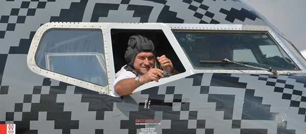 Naranja y negro: así luce el avión de World of Tanks Naranja y negro: así luce el avión de World of Tanks - Sputnik Mundo