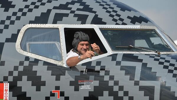 Naranja y negro: así luce el avión de World of Tanks - Sputnik Mundo