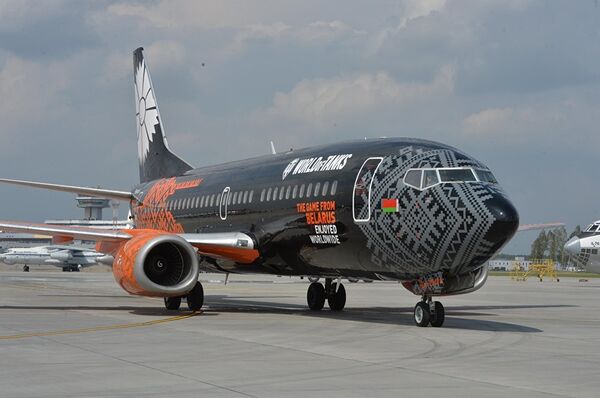 Para cubrir todo el avión fueron necesarios cerca de 300 litros de pintura. - Sputnik Mundo