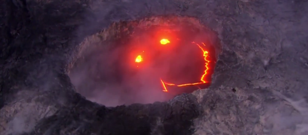 Una sonrisa infernal: la lava del volcán Kilauea toma forma de 'smiley' - Sputnik Mundo