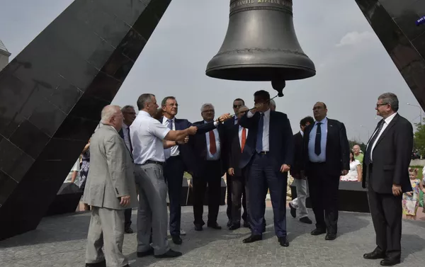 La delegación francesa visita el complejo memorial Krasniy, Simferópol La delegación francesa visita el complejo memorial Krasniy, Simferópol - Sputnik Mundo