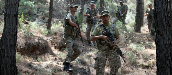 Los militares turcos buscan a los supuestos golpistas en los alrededores de la ciudad de Marmaris (archivo) - Sputnik Mundo