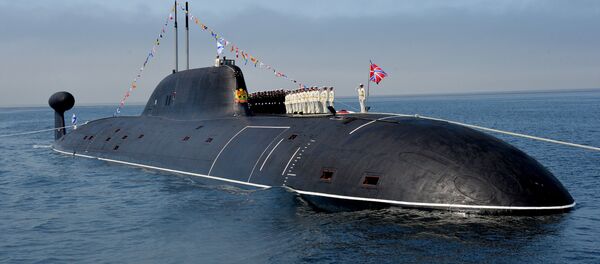 Oficiales de la Armada rusa en la cubierta del submarino nuclear 'Kuzbass'. - Sputnik Mundo