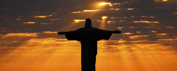 Jesus Christ the Redeemer during sunrise in Rio de Janeiro, Brazil - Sputnik Mundo