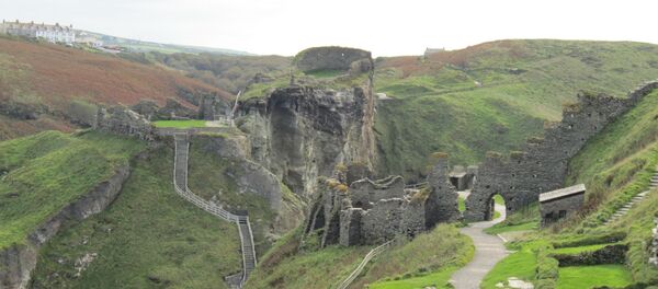 Las ruinas de un castillo en Tintagel - Sputnik Mundo