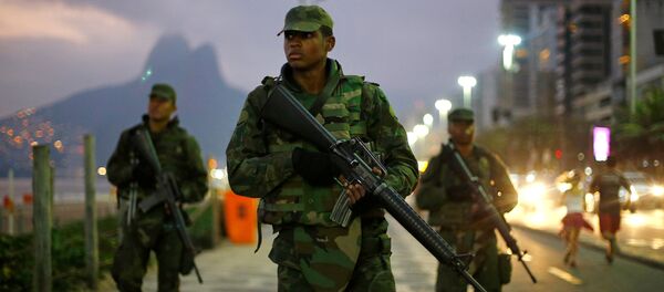 Soldados brasileños en Río de Janeiro Soldados brasileños en Río de Janeiro - Sputnik Mundo