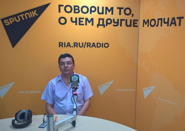 Roberto Muñoz, un chileno que defiende a Rusia en la UE - Sputnik Mundo