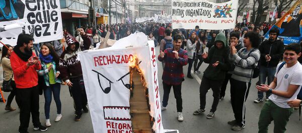 Los protestantes contra la reforma educativa, Valparaiso, Chile (archivo) - Sputnik Mundo