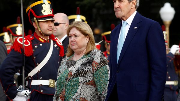 Susana Malcorra, la canciller argentina, y John Kerry, el secretario de Estado de EEUU Susana Malcorra, la canciller argentina, y John Kerry, el secretario de Estado de EEUU - Sputnik Mundo