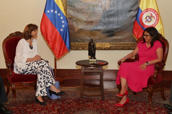 Reunión entre las cancillers de Colombia y Venezuela en Caracas Reunión entre las cancillers de Colombia y Venezuela en Caracas - Sputnik Mundo