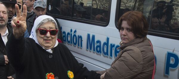 Hebe de Bonafini (izda.), presidenta de la organización argentina Madres de Plaza de Mayo - Sputnik Mundo