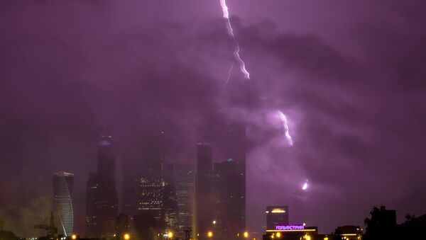 Una tormenta eléctrica en Moscú - Sputnik Mundo