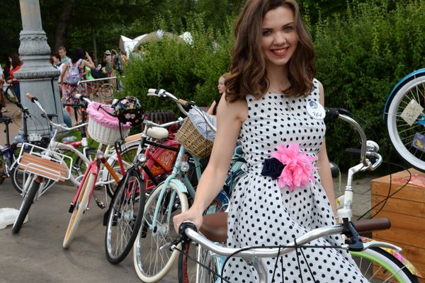 'Mujeres en Bici' invaden Moscú - Sputnik Mundo