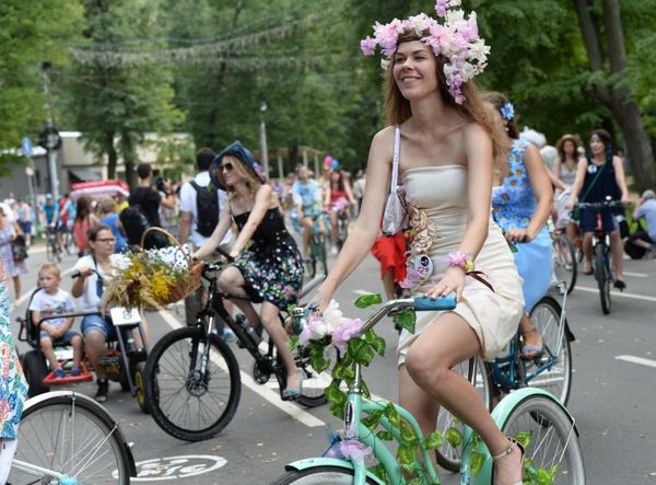 'Mujeres en Bici' invaden Moscú - Sputnik Mundo
