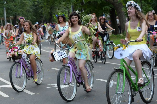 'Mujeres en Bici' invaden Moscú - Sputnik Mundo