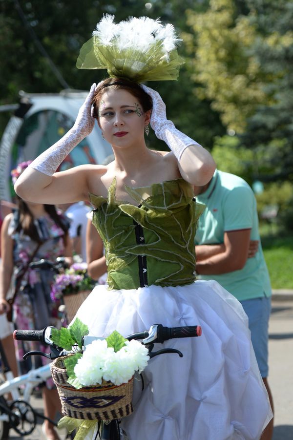 'Mujeres en Bici' invaden Moscú - Sputnik Mundo