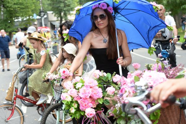 'Mujeres en Bici' invaden Moscú - Sputnik Mundo