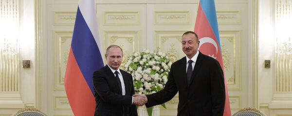 Presidente ruso, Vladímir Putin, y presidente azerbaiyano, Ilham Aliyev - Sputnik Mundo