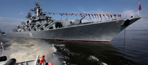 El crucero lanzamisiles ruso Variag en Vladivostok - Sputnik Mundo