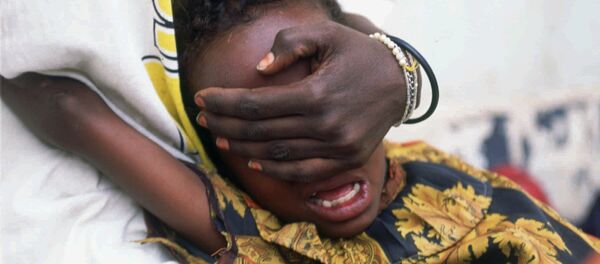 Huda Mohammed Ali de 6 años grita de dolor mientras es sometida a la circuncisión en Hargeisa, Somalia, 17 de junio de 1996. - Sputnik Mundo