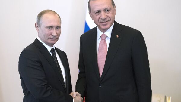 El presidente ruso, Vladimir Putin, con su homólogo turco, Recep Tayyip Erdogan - Sputnik Mundo