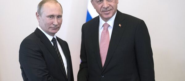 El presidente ruso, Vladimir Putin, con su homólogo turco, Recep Tayyip Erdogan - Sputnik Mundo