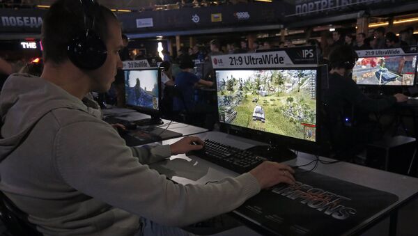 Jugador en las competiciones de World of Tanks, San Petersburgo, 2015 - Sputnik Mundo