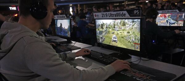 Jugador en las competiciones de World of Tanks, San Petersburgo, 2015 - Sputnik Mundo