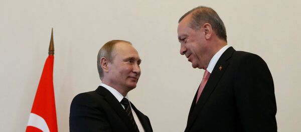 Presidente de Rusia, Vladímir Putin, con su homólogo turco, Recep Tayyip Erdogan (archivo) - Sputnik Mundo