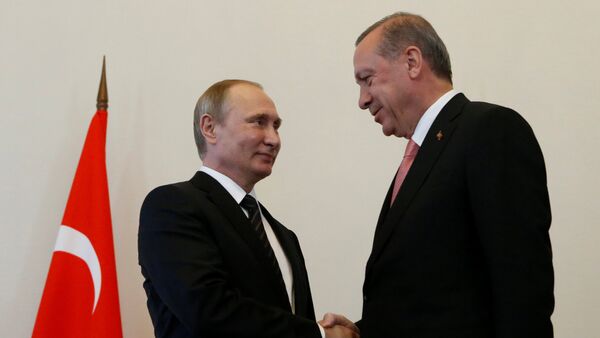 El presidente ruso, Vladimir Putin, con su homólogo turco, Recep Tayyip Erdogan - Sputnik Mundo