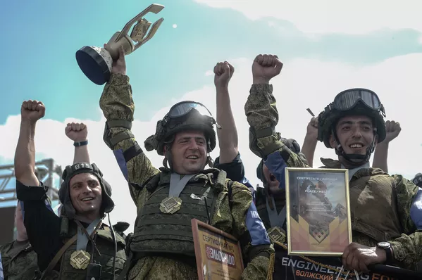 Un 'baile de tanques' pone punto y final al concurso internacional de ingeniería militar Un 'baile de tanques' pone punto y final al concurso internacional de ingeniería militar - Sputnik Mundo