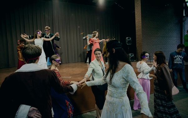 Romeo y Julieta, en los parques de Moscú - Sputnik Mundo