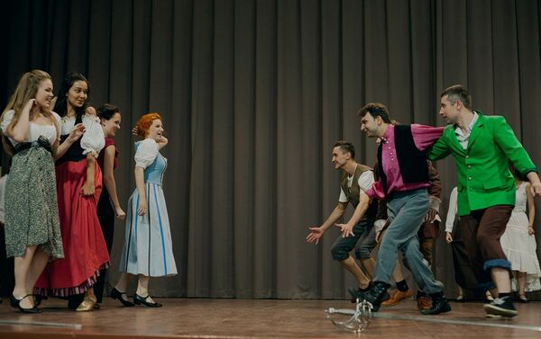 Romeo y Julieta, en los parques de Moscú - Sputnik Mundo