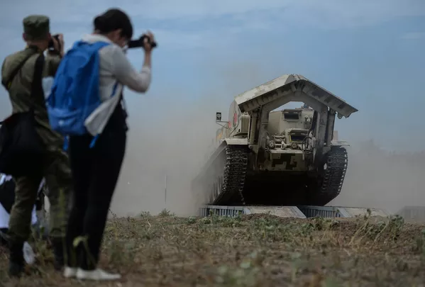 Un 'baile de tanques' pone punto y final al concurso internacional de ingeniería militar Un 'baile de tanques' pone punto y final al concurso internacional de ingeniería militar - Sputnik Mundo
