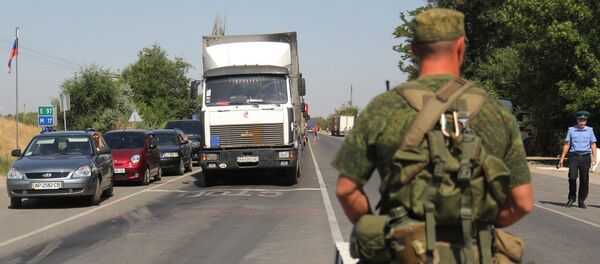 Un guardia fronteriza ruso en el punto de control en Armiansk, en Crimea (archivo) - Sputnik Mundo