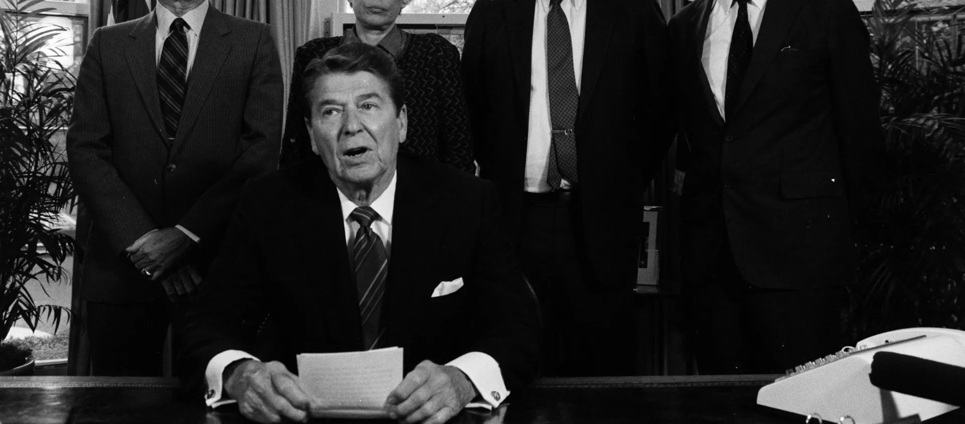 El presidente Ronald Reagan en un encuentro en la Casa Blanca con los líderes conservadores de la defensa (archivo) El presidente Ronald Reagan en un encuentro en la Casa Blanca con los líderes conservadores de la defensa (archivo) - Sputnik Mundo, 1920, 18.01.2021