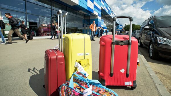 Maletas cerca del aeropuerto - Sputnik Mundo