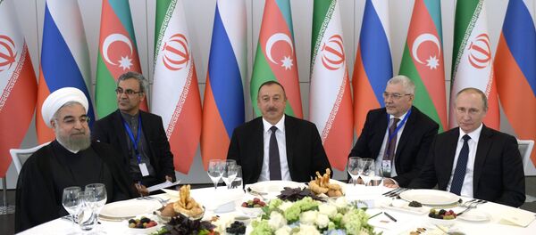 El presidente de Irán, Hasán Rohani, el presidente de Azerbaiyán, Ilham Aliyev, y el presidente de Rusia, Vladímir Putin - Sputnik Mundo