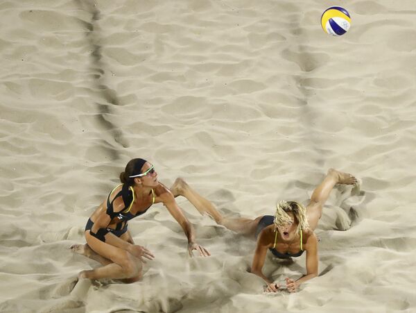 Voleibol femenino en las calurosas playas de Río de Janeiro - Sputnik Mundo