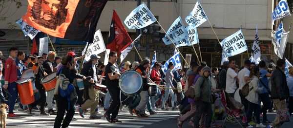 A union syndicalist demonstrates against the economic politics in Buenos Aires, Argentina - Sputnik Mundo