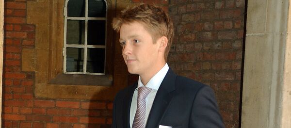 Earl Grosvenor leaves Chapel Royal in St James's Palace in central London after the Christening of Prince George of Cambridge on October 23, 2013. - Sputnik Mundo