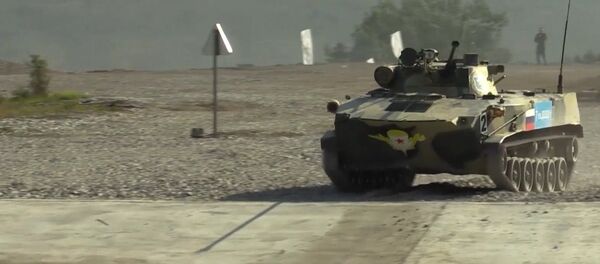 Carreras de tanques en los Juegos Militares Internacionales Army 2016 - Sputnik Mundo