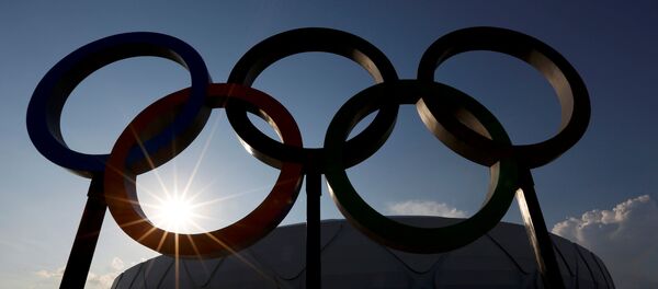 El estadio Amazonia en Río de Janeiro con anillos olímpicos El estadio Amazonia en Río de Janeiro con anillos olímpicos - Sputnik Mundo