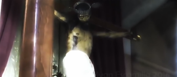 Una estatua de Cristo abre los ojos - Sputnik Mundo