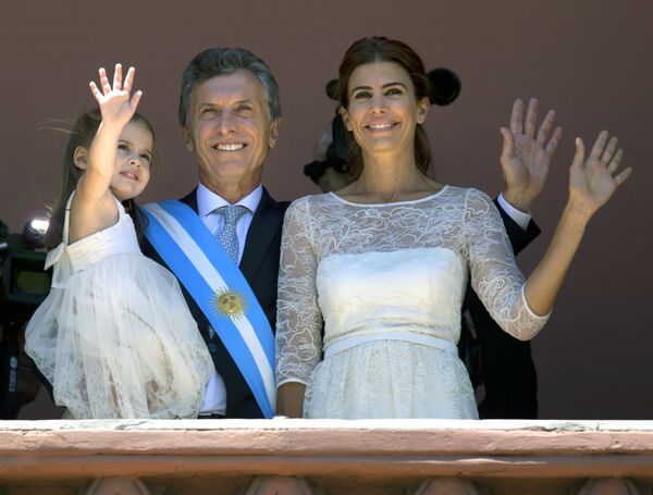 Mauricio Macri con su esposa Juliana Awada y su hija Antonia - Sputnik Mundo