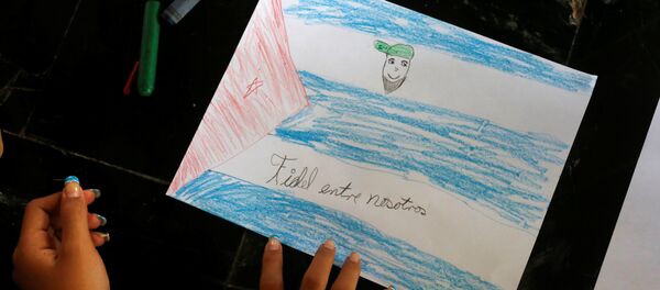 Dibujo de una alumna para el cumpleaños de Fidel Castro - Sputnik Mundo