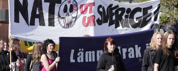 Una manifestación contra la OTAN en Suecia - Sputnik Mundo
