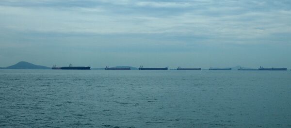 Unos buques petroleros en el Estrecho de Singapur - Sputnik Mundo