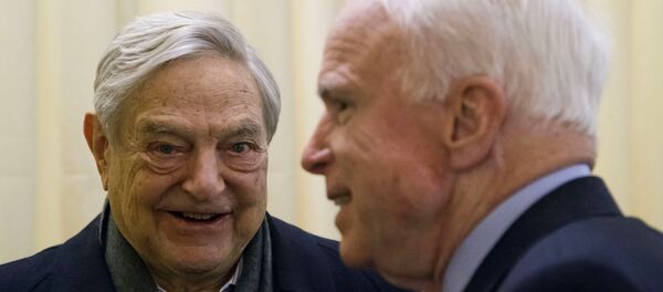 George Soros con el Senador John McCain George Soros con el Senador John McCain - Sputnik Mundo