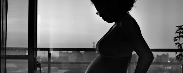 Una mujer embarazada (imagen referencial) - Sputnik Mundo